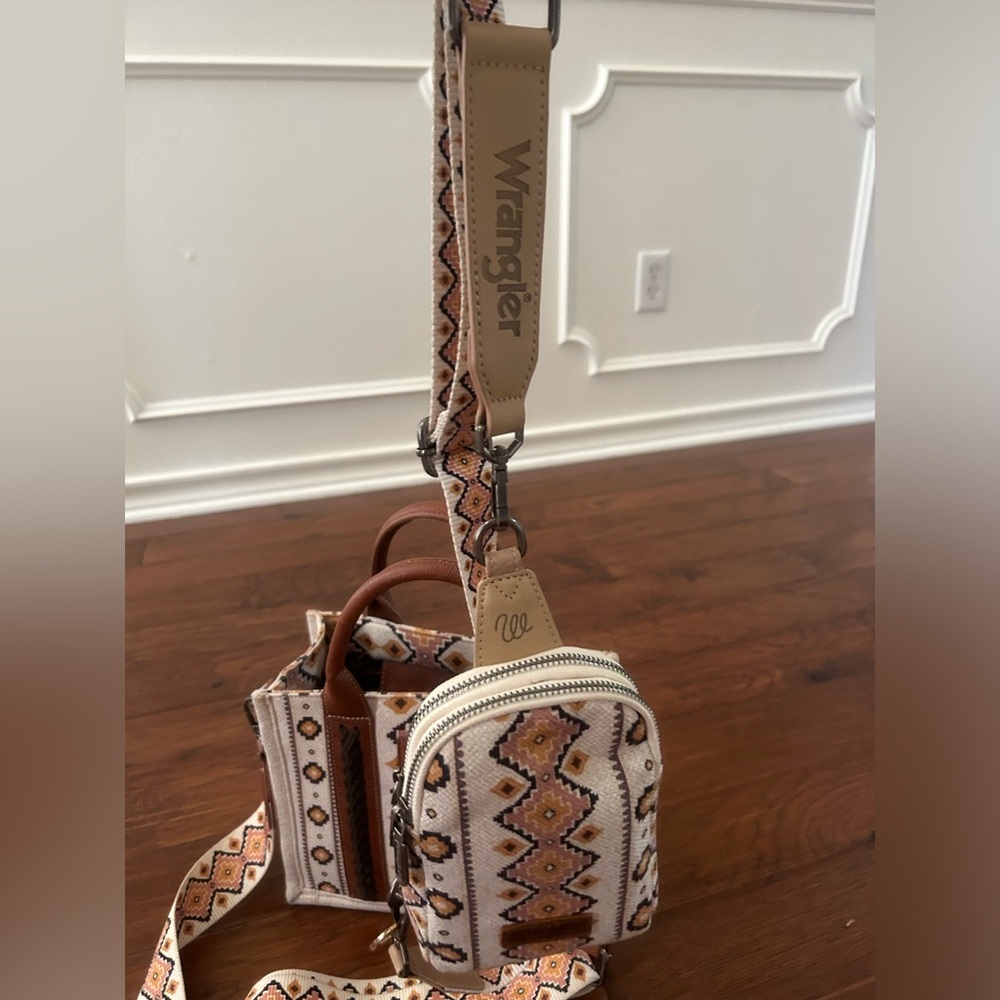 Wrangler purse, crossbody, wallet bundle FLASH SALE - Picture 4 of 16